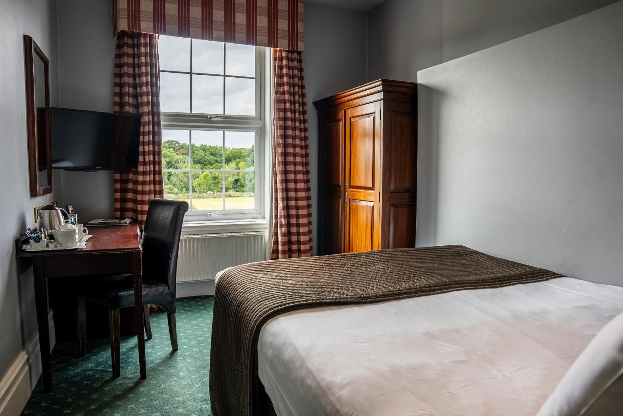 Balmer Lawn Brockenhurst Room photo